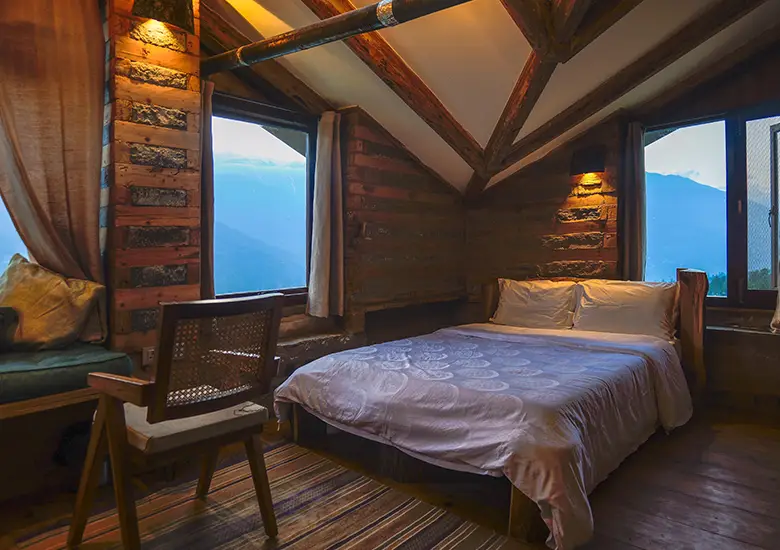 attic-bedroom-in-summer-gold-duplex-studio-naggar