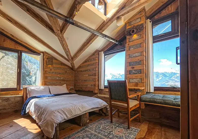 attic-bedroom-in-winter-blue-duplex-studio-naggar