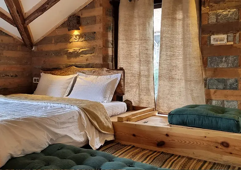 bedroom-in-spring-green-attic-room-naggar