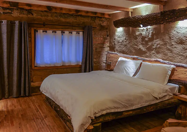lower-bedroom-in-summer-gold-duplex-studio-naggar
