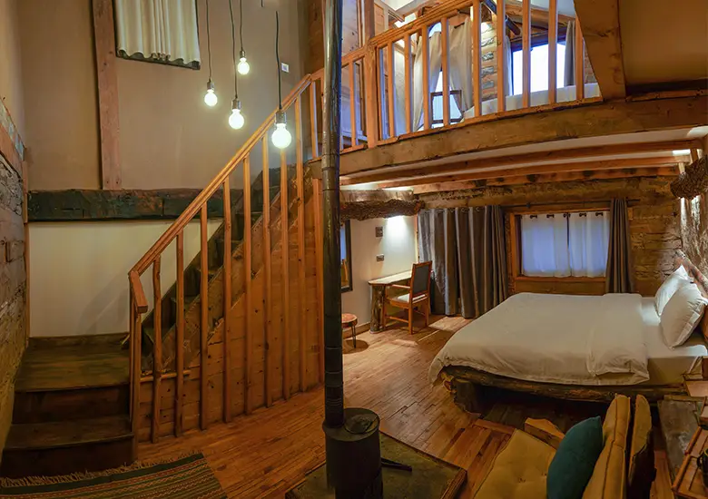 staircase-in-summer-gold-duplex-studio-naggar