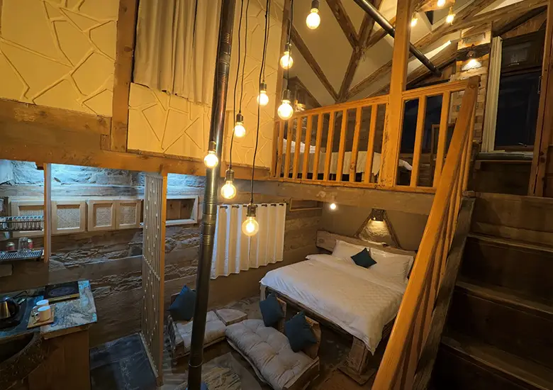 staircase-in-winter-blue-duplex-studio-naggar